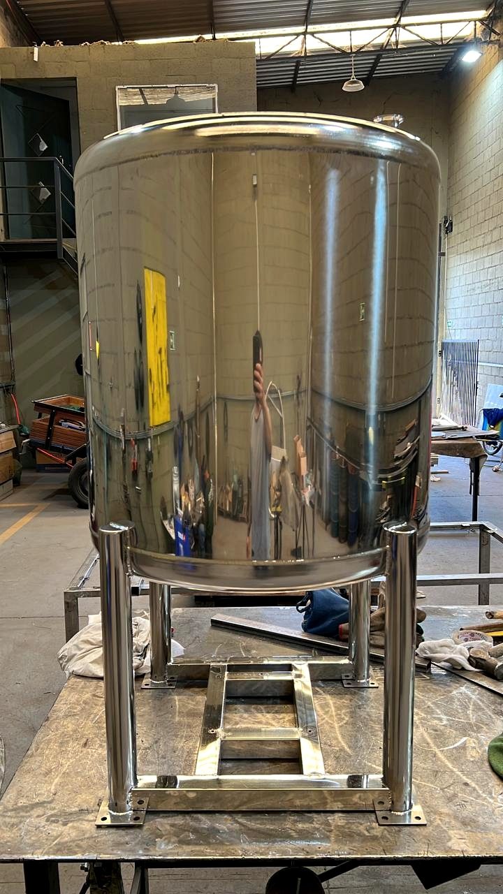 Tanque em aço inox fabricado pela Prado Caldeiraria